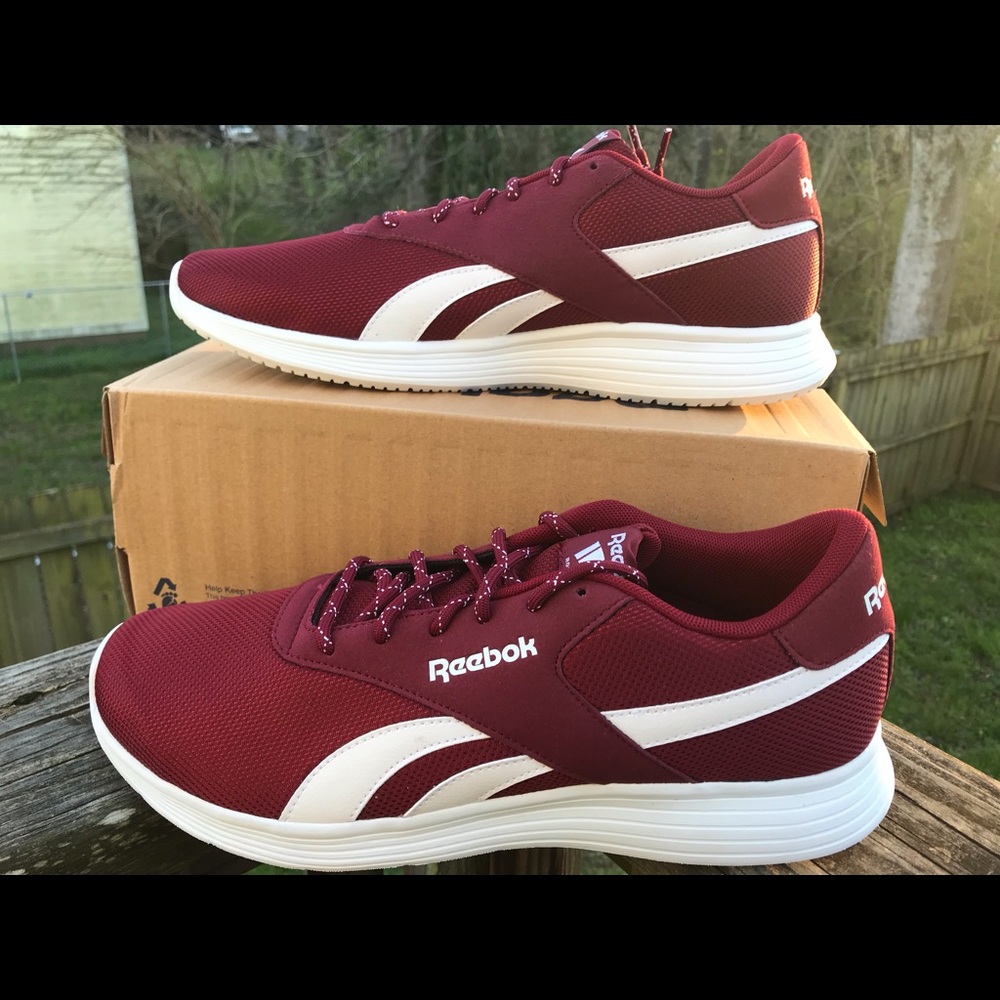 NWT unisex Rebook Sneakers